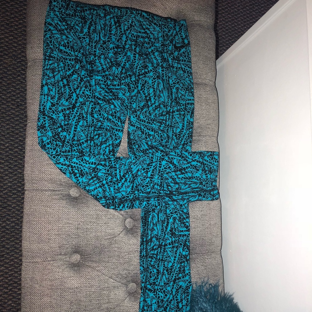 NIKE PATTERNED LEGGINGS
